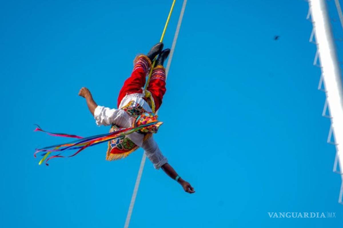 AMLO se lanza contra Arath de la Torre por comercial 'racista' de voladores de Papantla