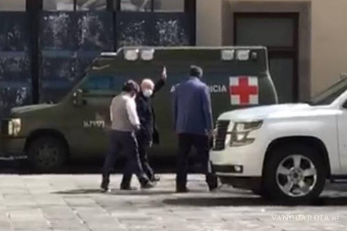 Captan en video a AMLO en patio de Palacio Nacional; porta cubrebocas