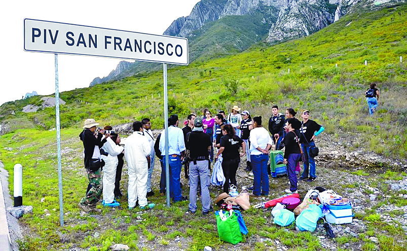 En Nuevo León, papás escarban en el ‘cementerio’ zeta