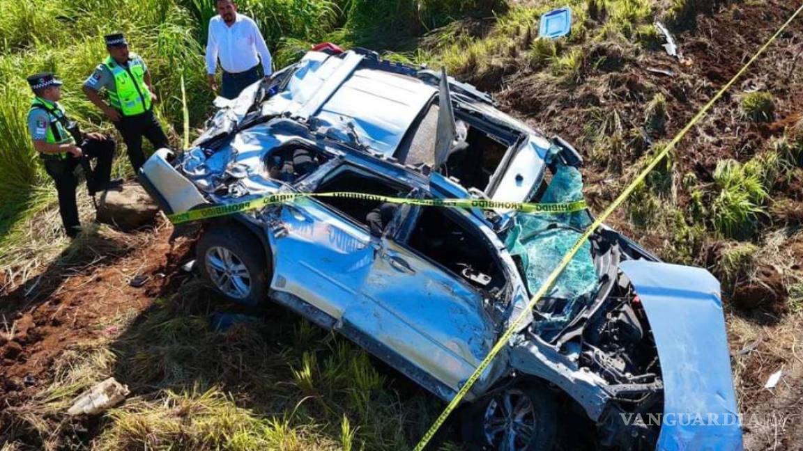 Milagro en la carretera, cinco estudiantes sobreviven, y sin lesiones graves, tras fuerte choque