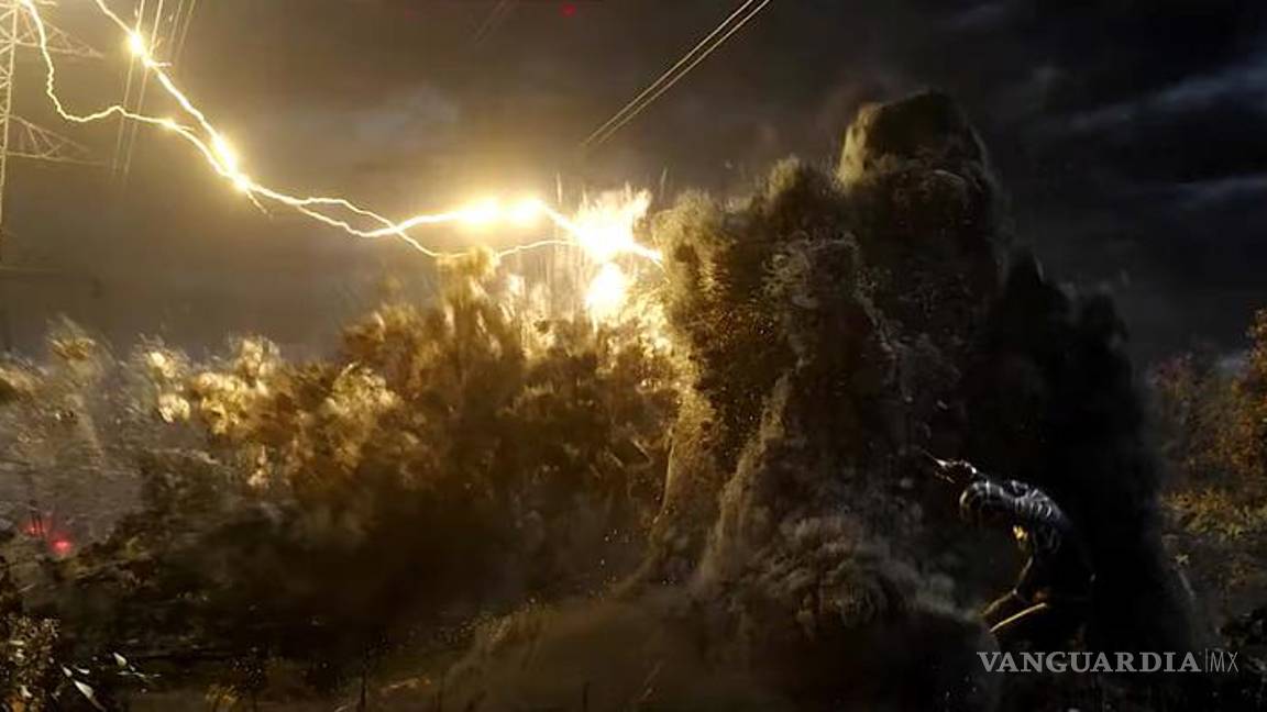 $!En el tráiler vimos una breve escena de algunos autos de policía eclipsados con una luz brillante, lo que parece indicar el regreso de Electro.