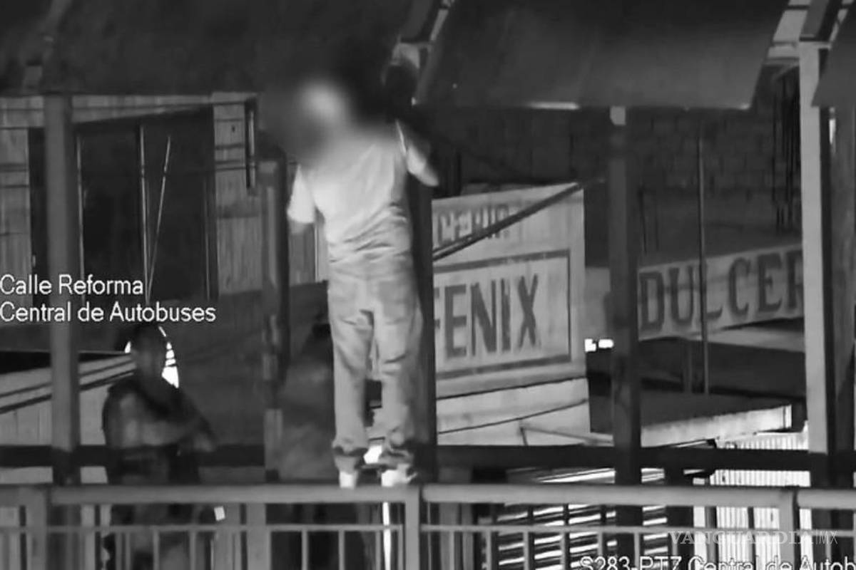 $!Elementos capacitados pudieron entablar diálogo con el joven y evitar una tragedia.