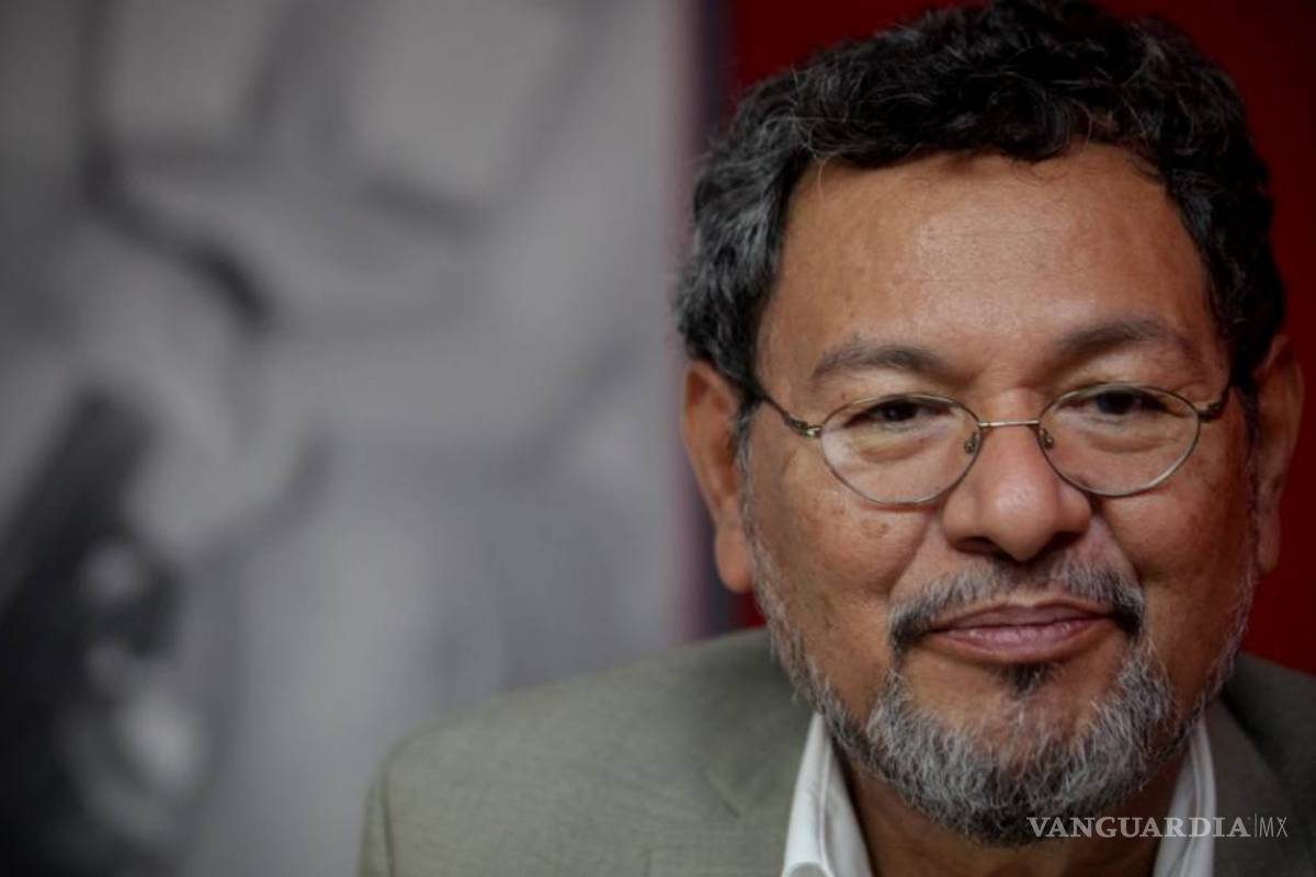 &quot;Besar al detective”, nueva novela de Élmer Mendoza