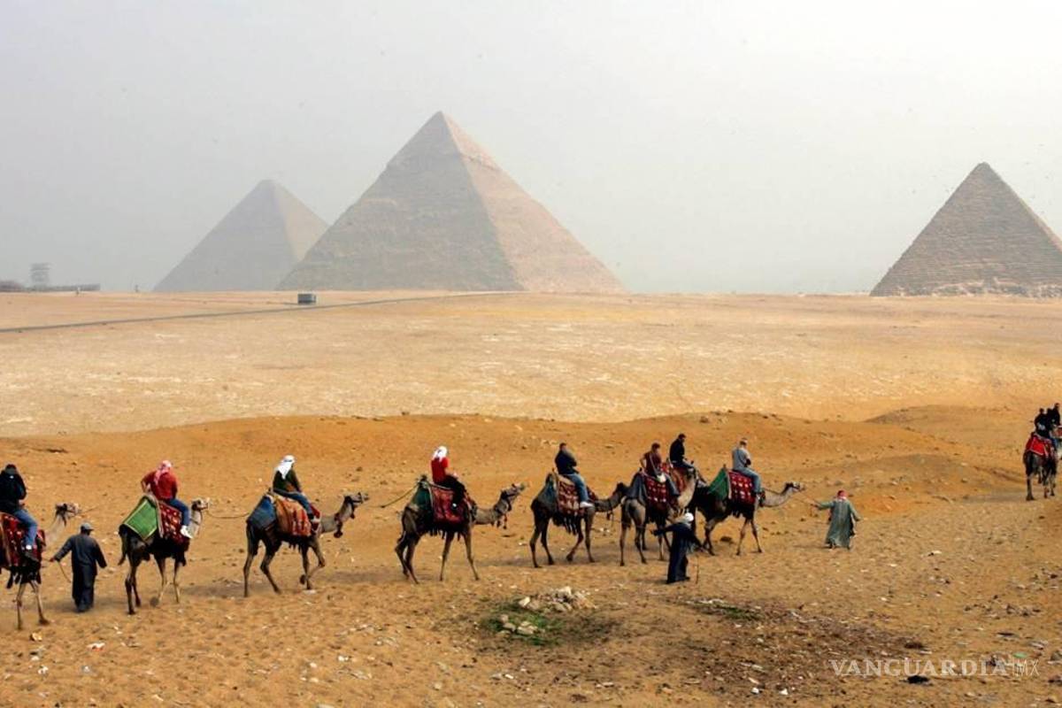 Detenidos en Egipto por vender piedras de las pirámides