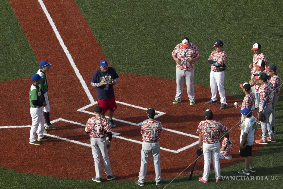 Enseñan béisbol a 250 niños en el Home Run Derby
