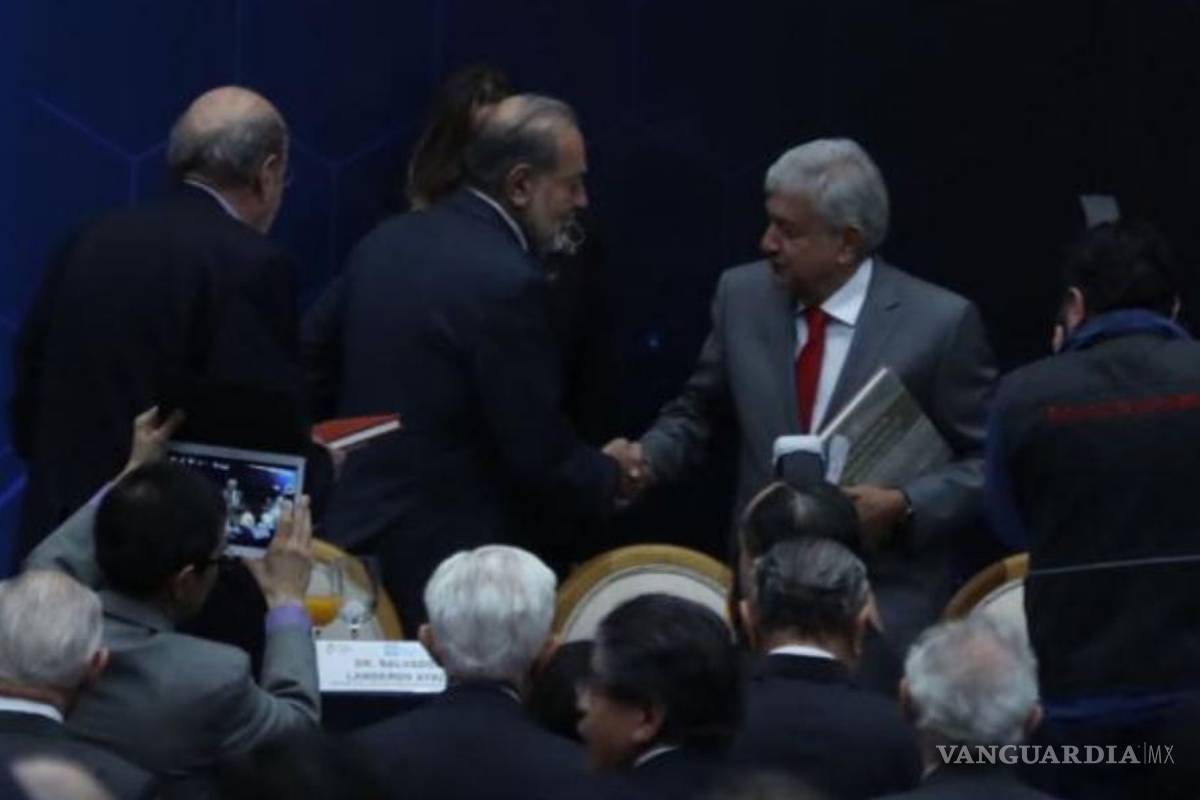 AMLO y Slim se encuentran durante desayuno con ingenieros