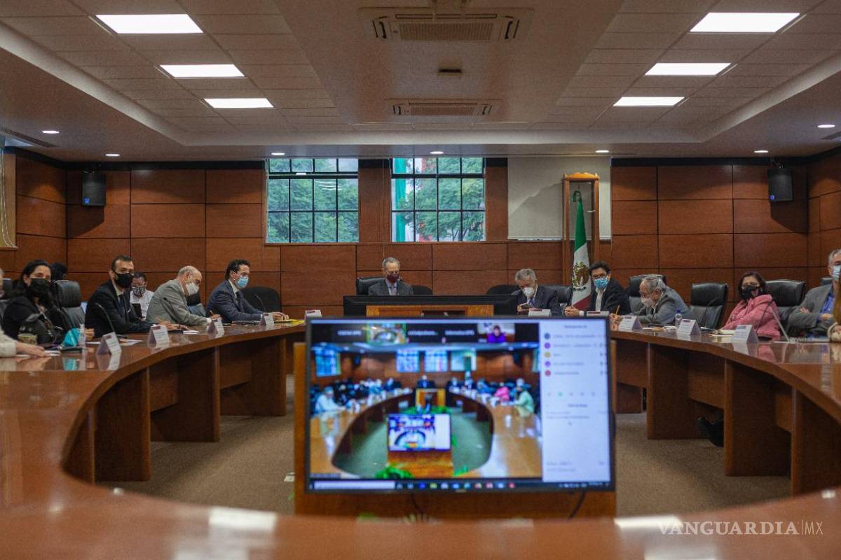 Presentan a Hugo López-Gatell propuestas para probar vacuna rusa contra COVID-19 en México