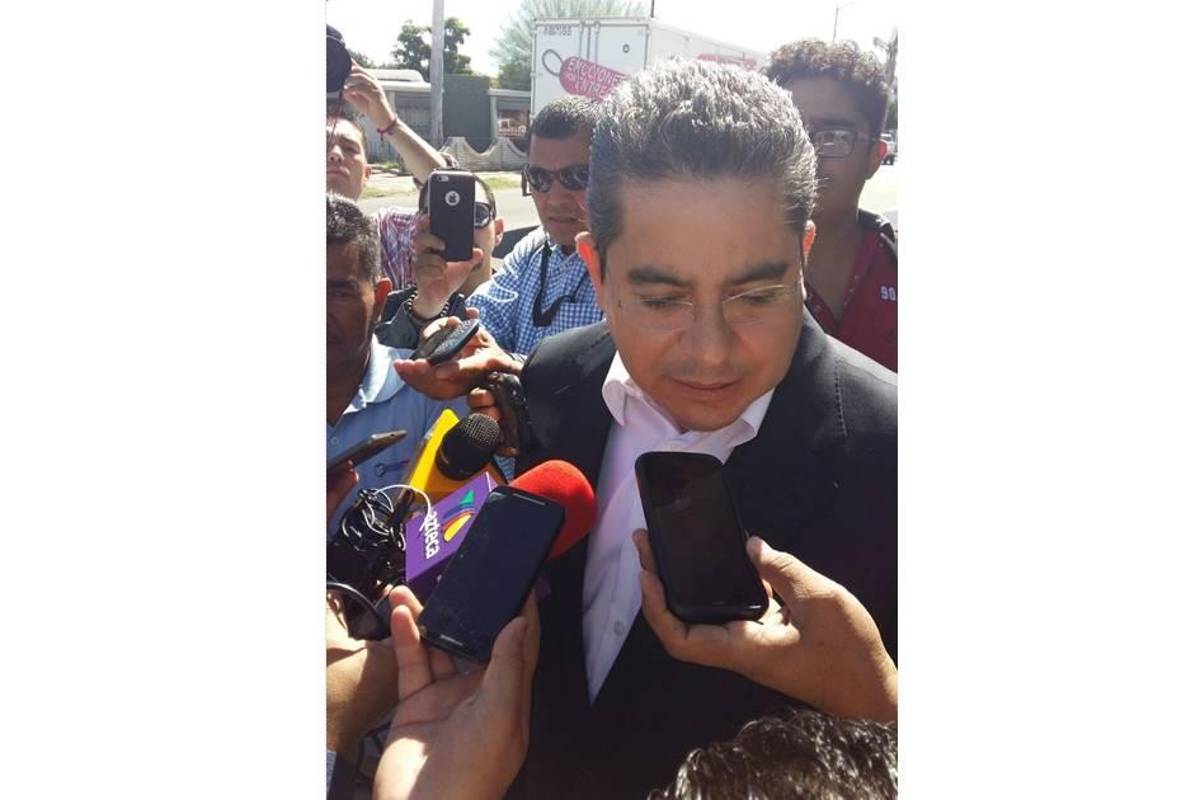 Interpol emite ficha roja para ex secretario de Padrés