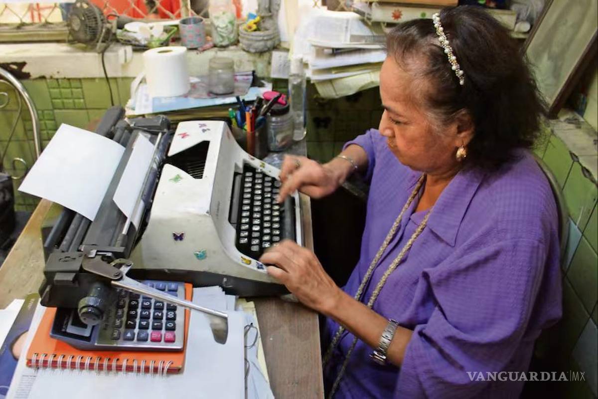 Con tinta y papel: Hermelinda, la última escribiente pública de Torreón