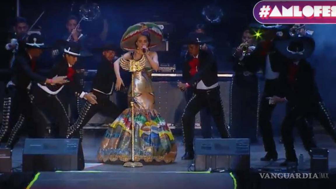 $!López Obrador cierra su campaña ante miles de simpatizantes en el 'AMLOFest'