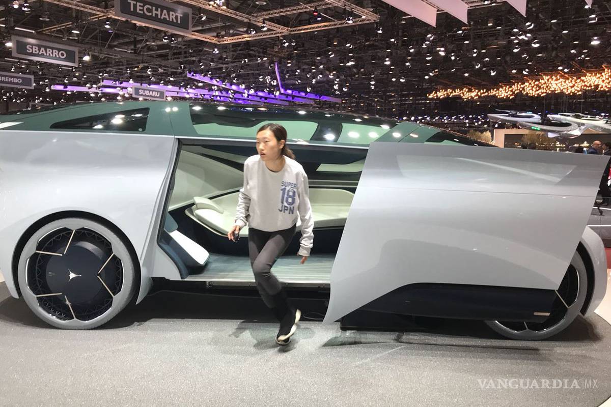 $!Salón de Ginebra: Autos para conducir con los ojos cerrados o sin meter las manos