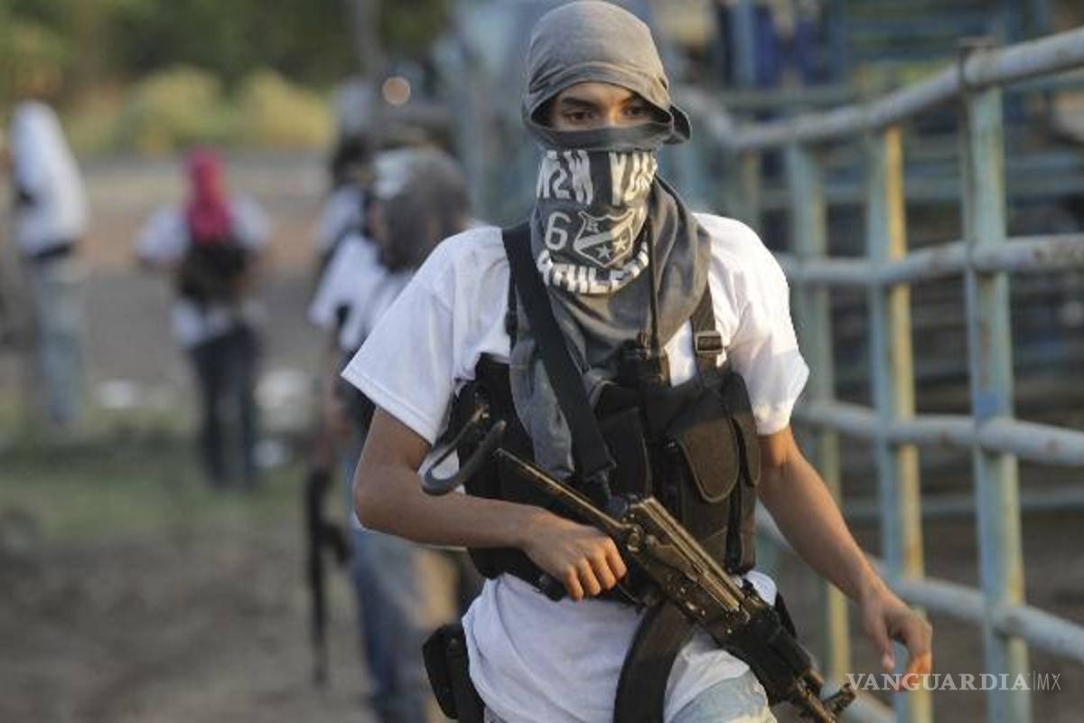 $!Autodefensas en Michoacán deben desarmarse, dice Ramírez Bedolla