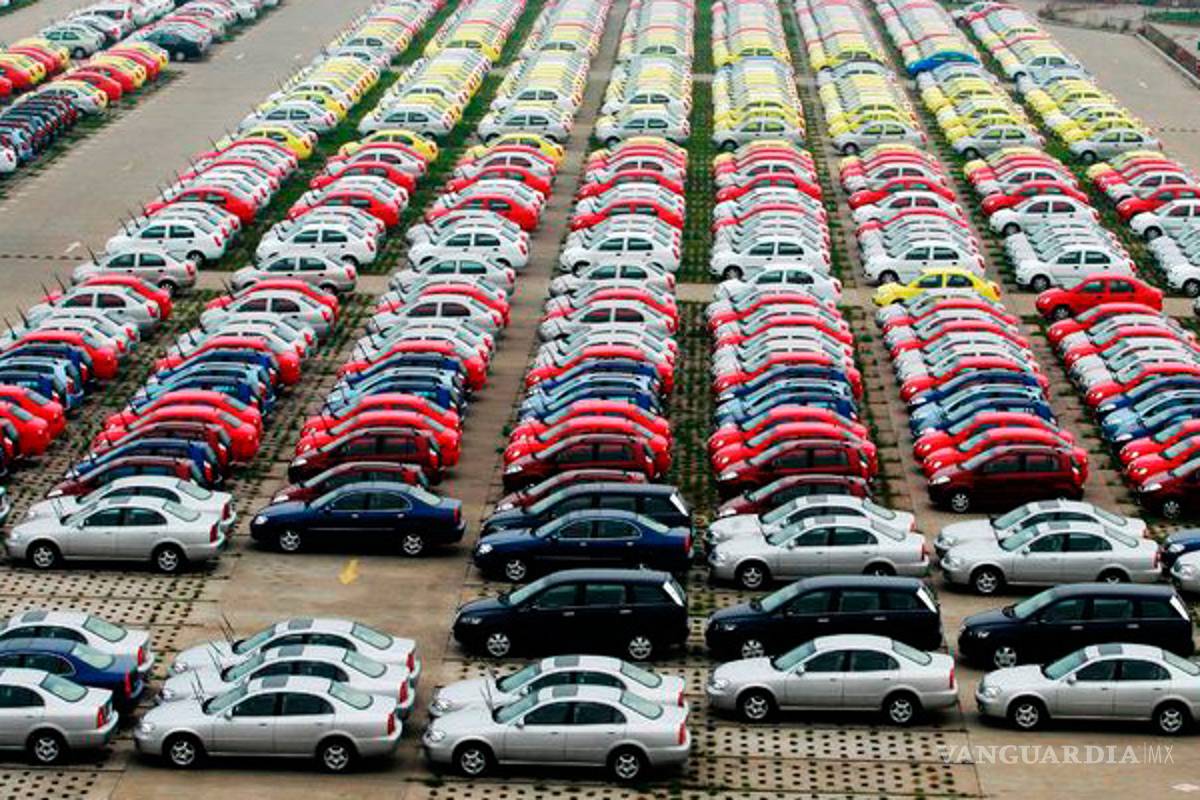 En abril subió la producción de autos, pero bajaron ventas