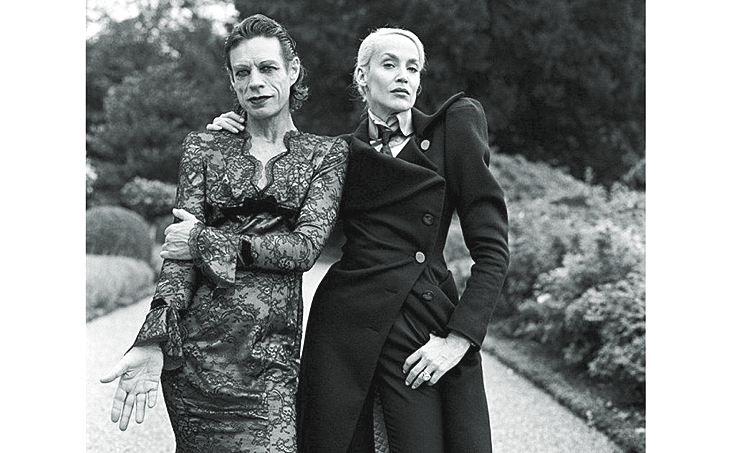 Mick Jagger con vestido y maquillaje