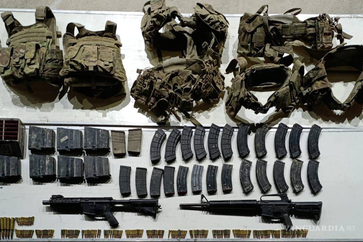 Equipo táctico y un arsenal es asegurado en Bustamante, Nuevo León