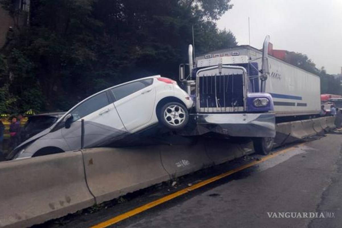 Sube a 9 la cifra de muertos por megacarambola en el Edomex