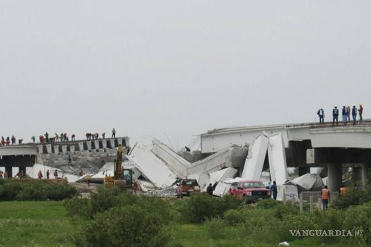 Tras sismo se desploma puente de la autopista Pirámides-Texcoco