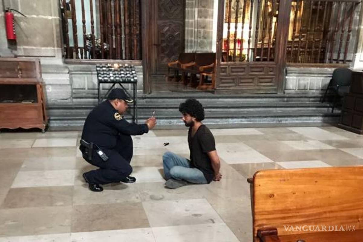 Apuñalan a sacerdote dentro de Catedral Metropolitana