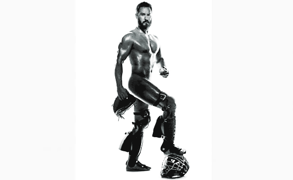 Zack Morris sorprende con desnudo