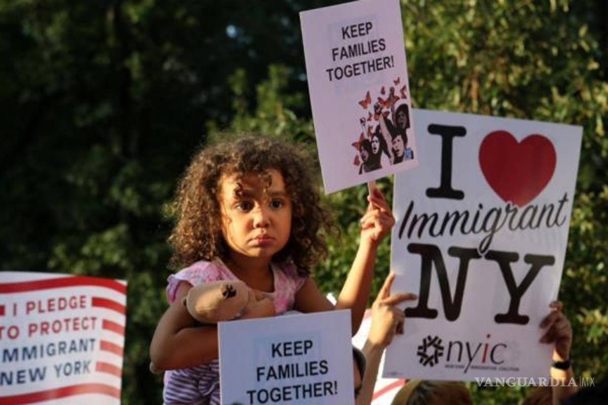 Niños con padres deportados demandan a Trump
