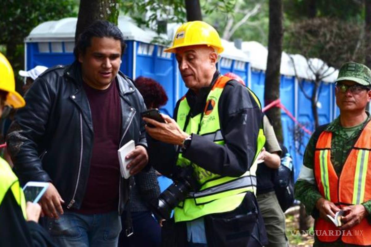 Pedro Torres se disculpa por portar chaleco de la PF; Televisa se deslinda