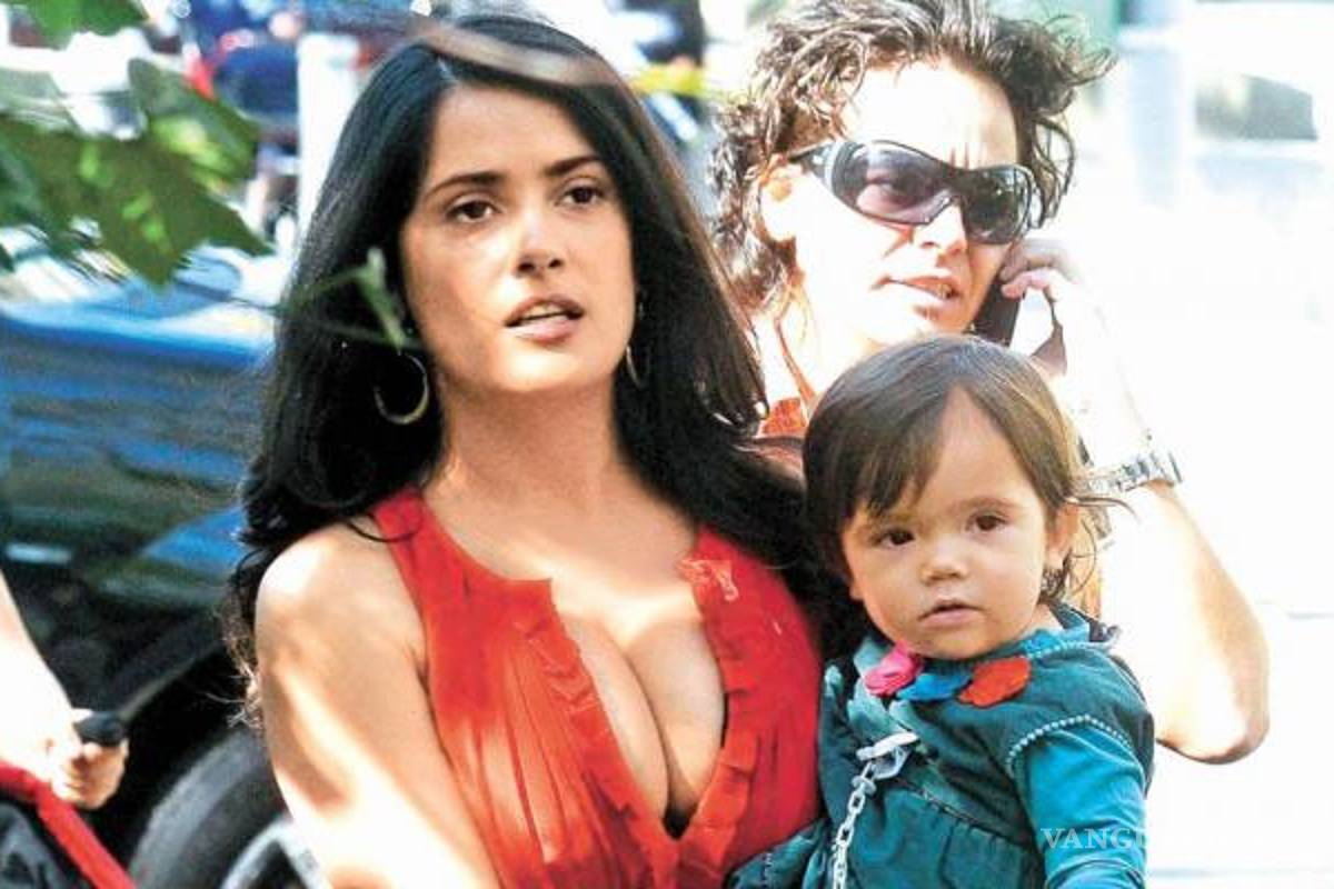 Salma Hayek promueve los beneficios de dar pecho