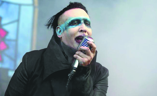 Marilyn Manson les hace el ‘feo’ a Clinton y a Trump