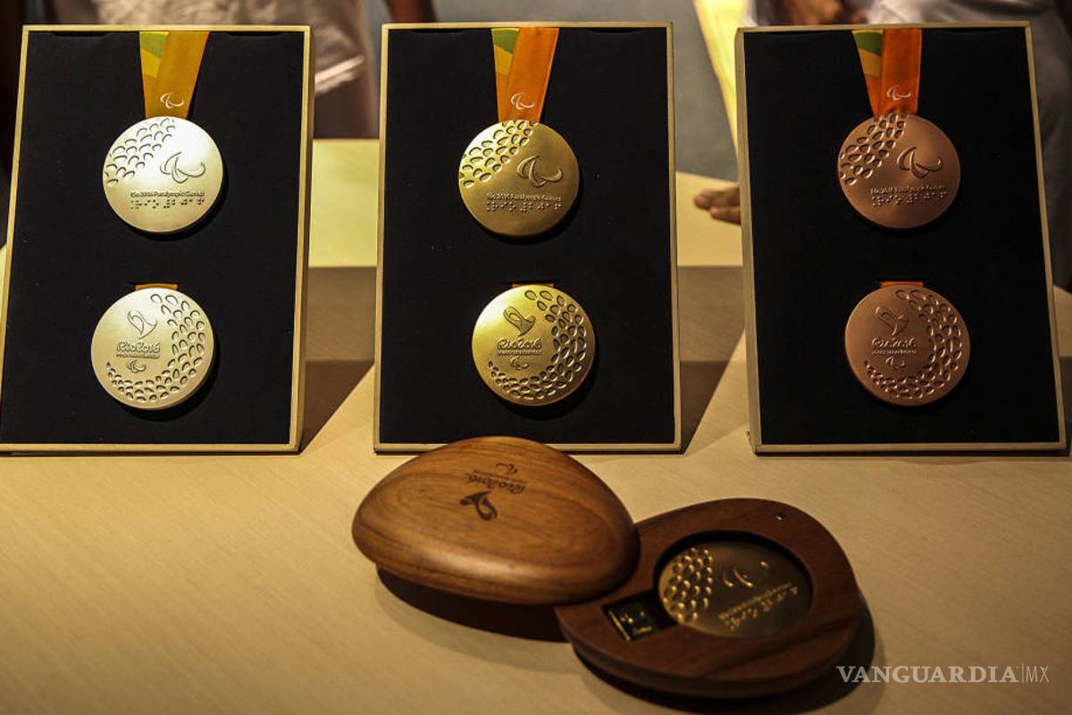 Así son las medallas que reciben los atletas paralímpicos con discapacidad visual