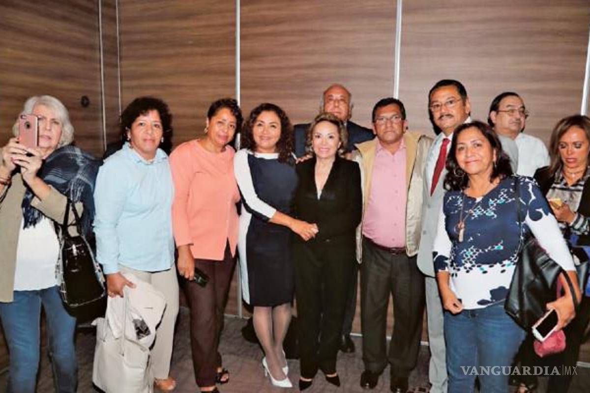 Hagan fila para selfie con Elba Esther