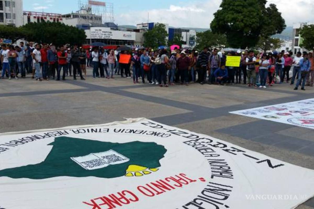 Normalistas de Chiapas exigen liberación de sus compañeros
