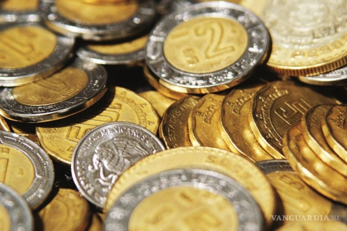 El peso 'hace muecas' y cae a mitad de semana