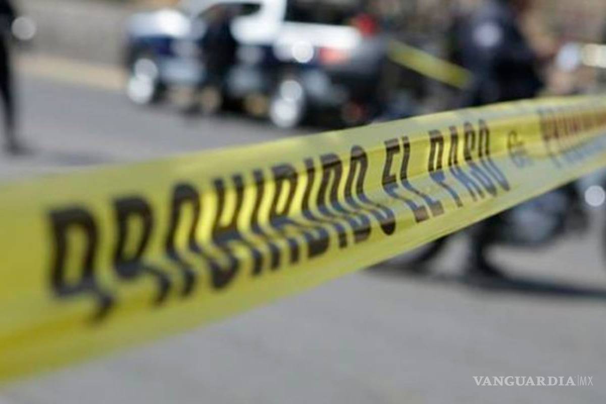 Policía de CDMX fallece al caer de la batea de una patrulla