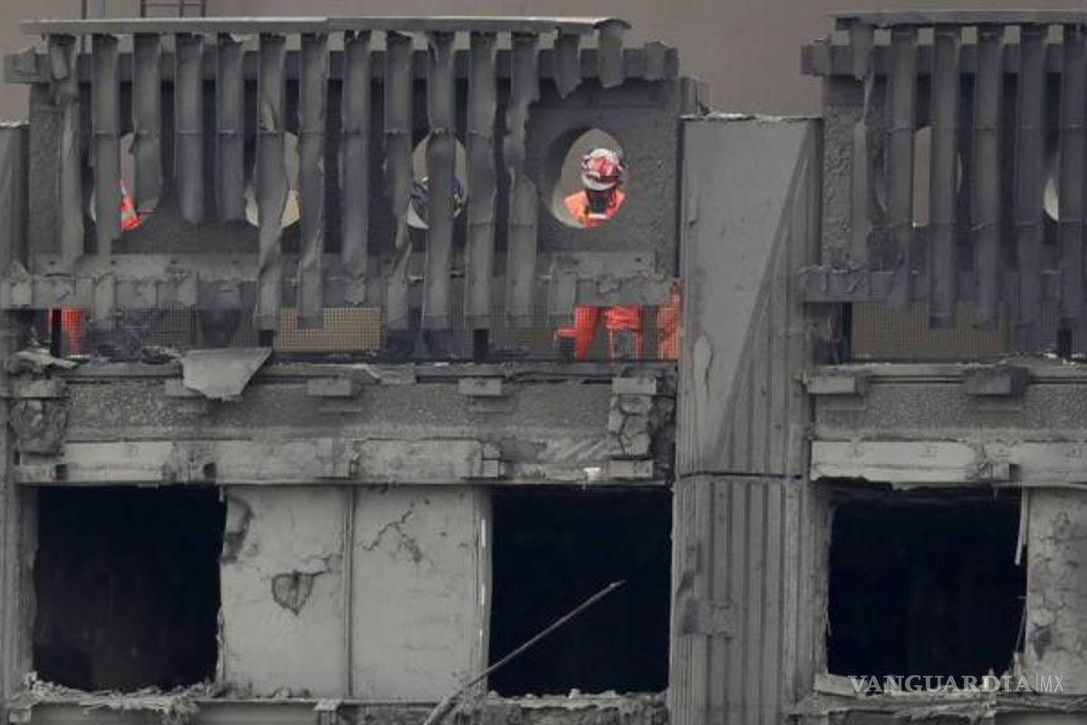 Sube a 30 la cifra de muertos por incendio de edificio en Londres