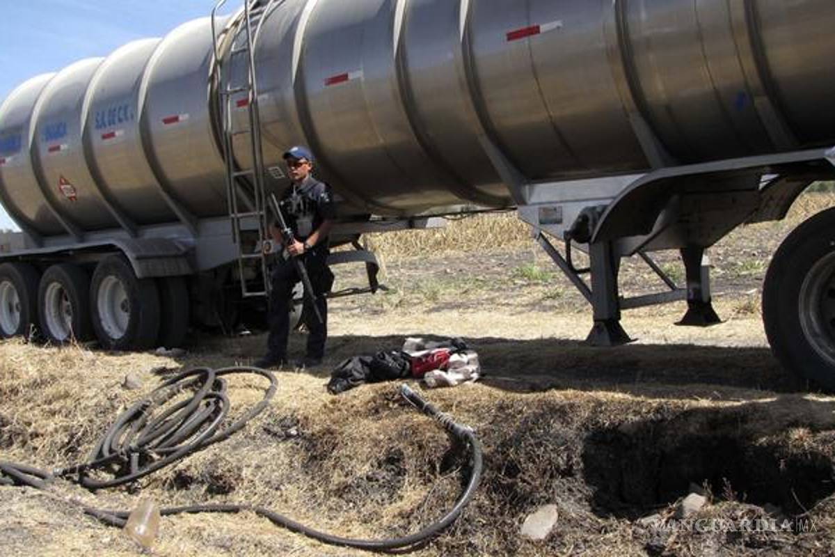 Congelan cuentas de 14 empresas por huachicol