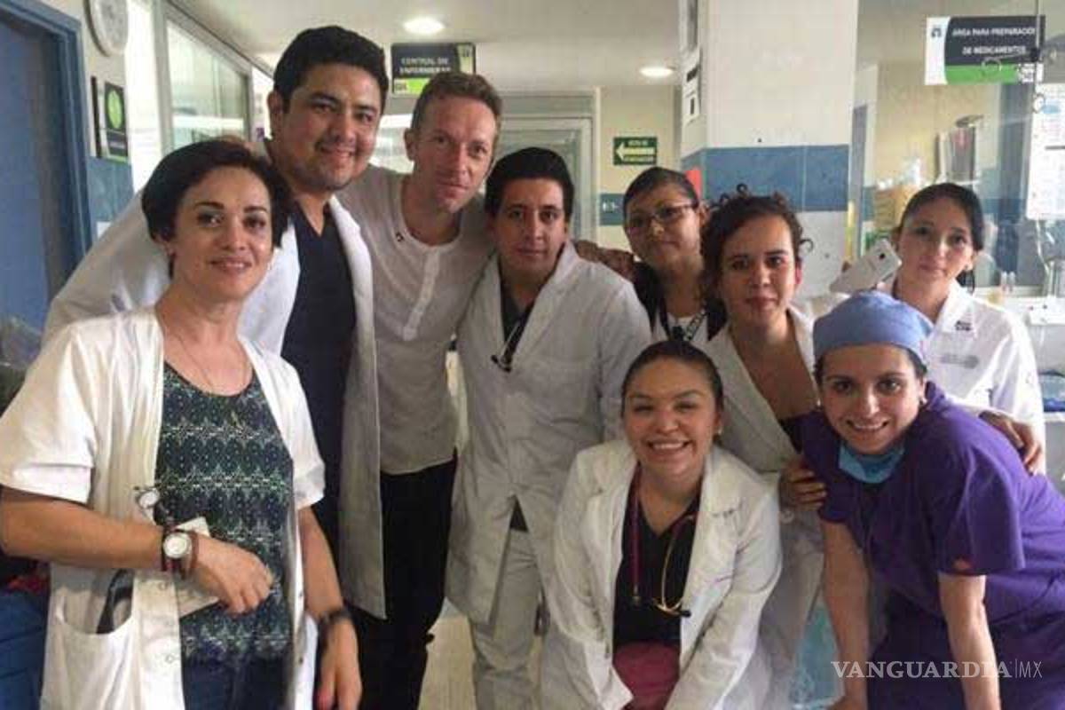 Chris Martin visita Hospital en México