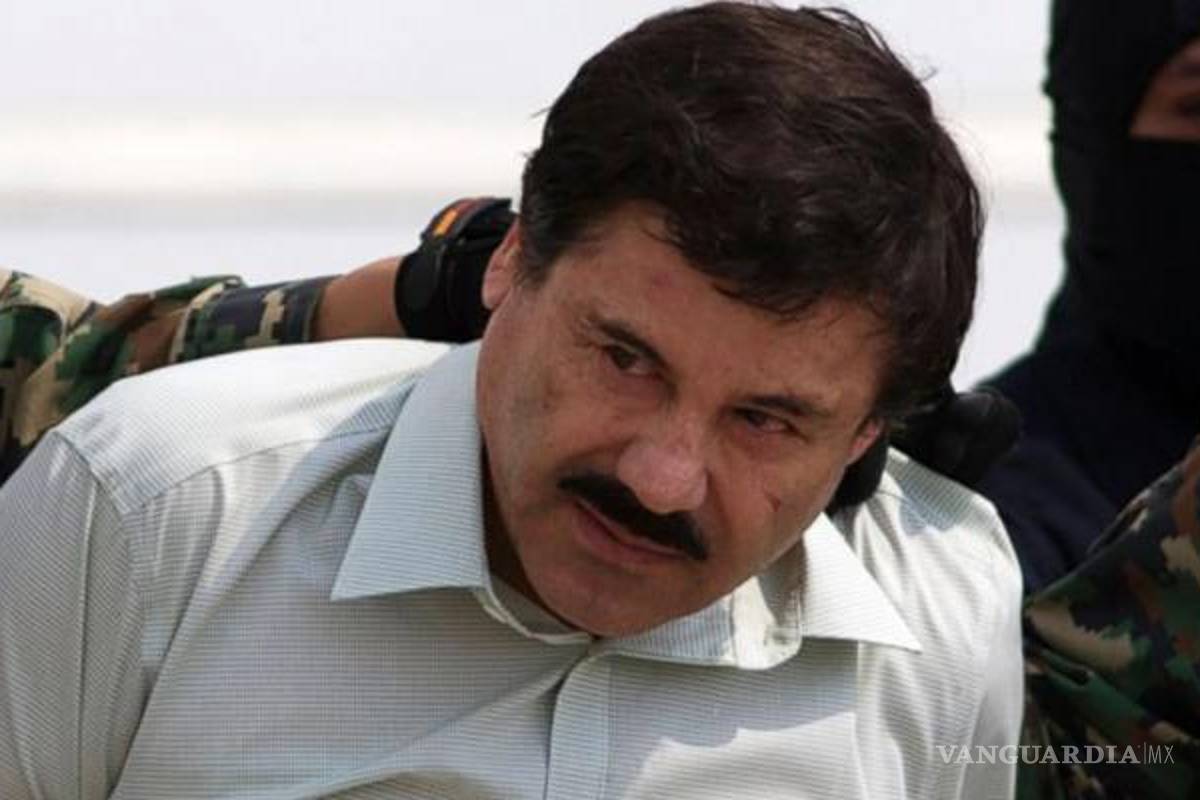 El Chapo lee libro de superación personal en su celda