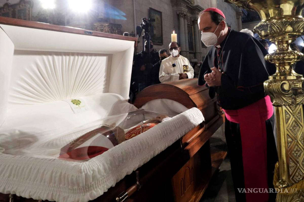 Despiden en Saltillo al Obispo Francisco Villalobos entre flores, oración y recuerdos