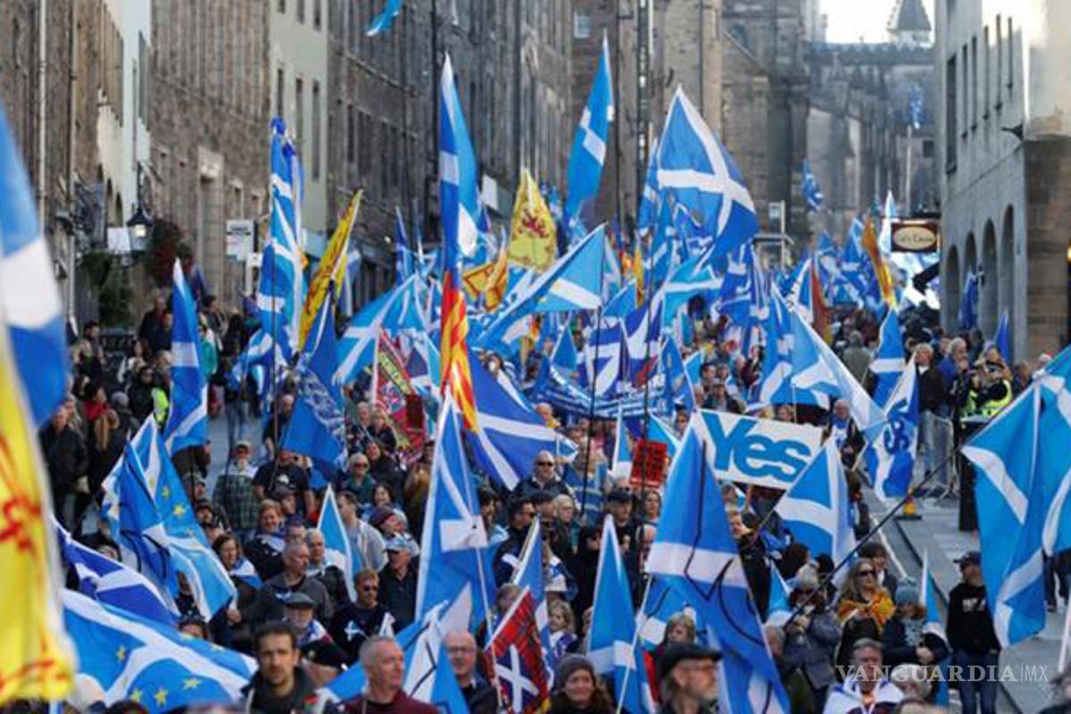 Marchan miles pidiendo la independencia de Escocia
