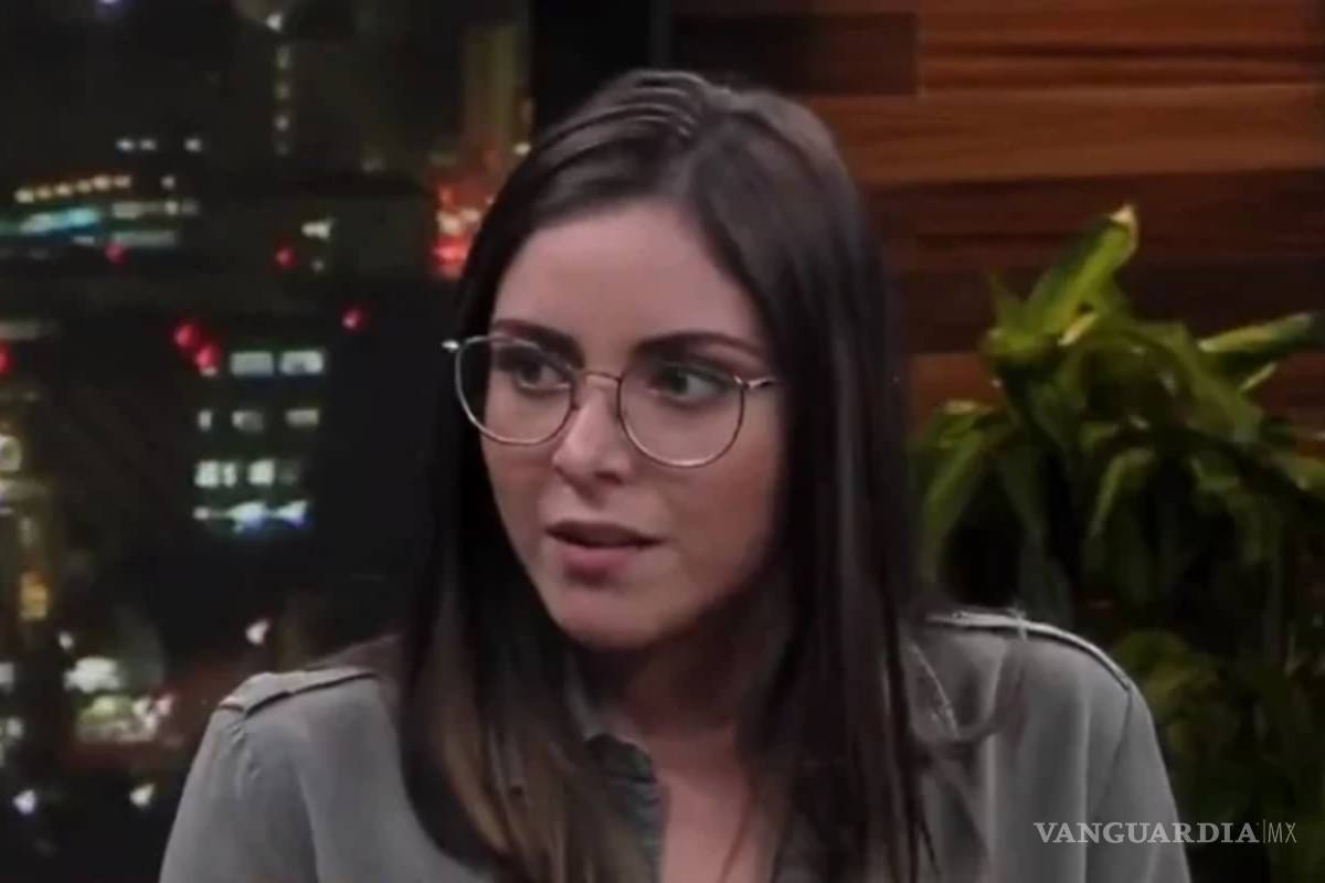 Critican en redes a Estefanía Veloz por llamar 'viejo' y mier... a caricaturista