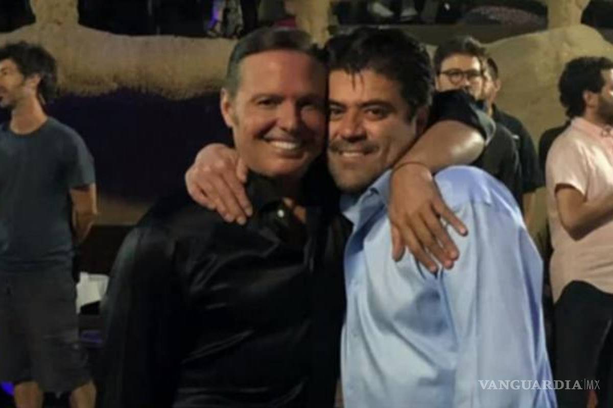 Luis Miguel La Serie: Sus amigos se aprovecharon de su fama.