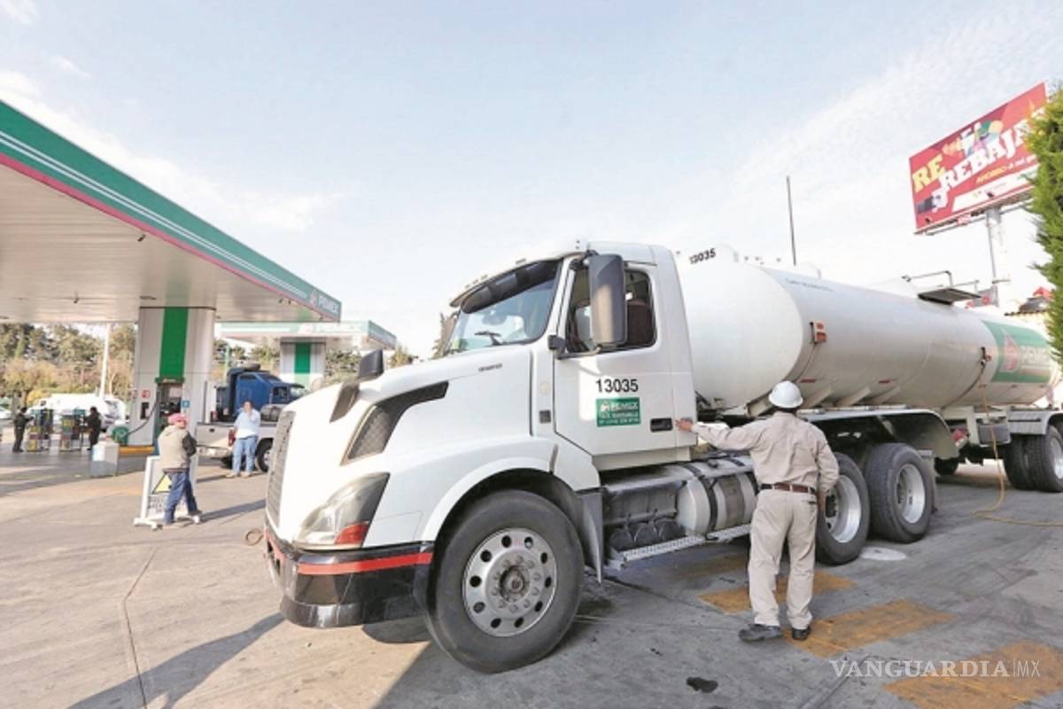 $!Red de funcionarios traficaba con gasolina donada por Pemex