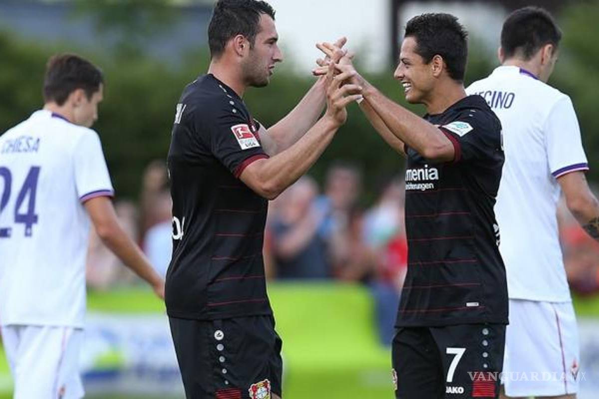 "Chicharito" especula sobre posible salida del Bayer Leverkusen