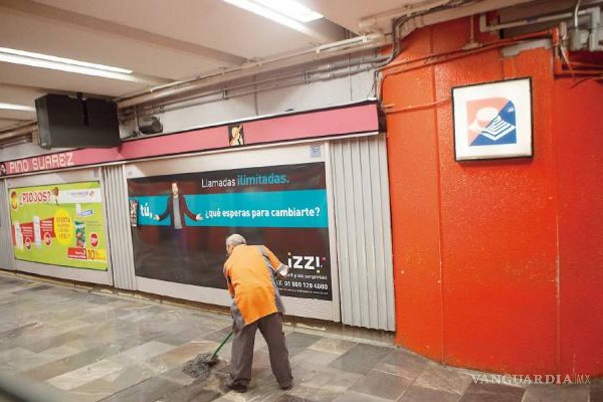 A casa y con sueldo manda Metro de CDMX a adultos mayores que trabajan en limpieza