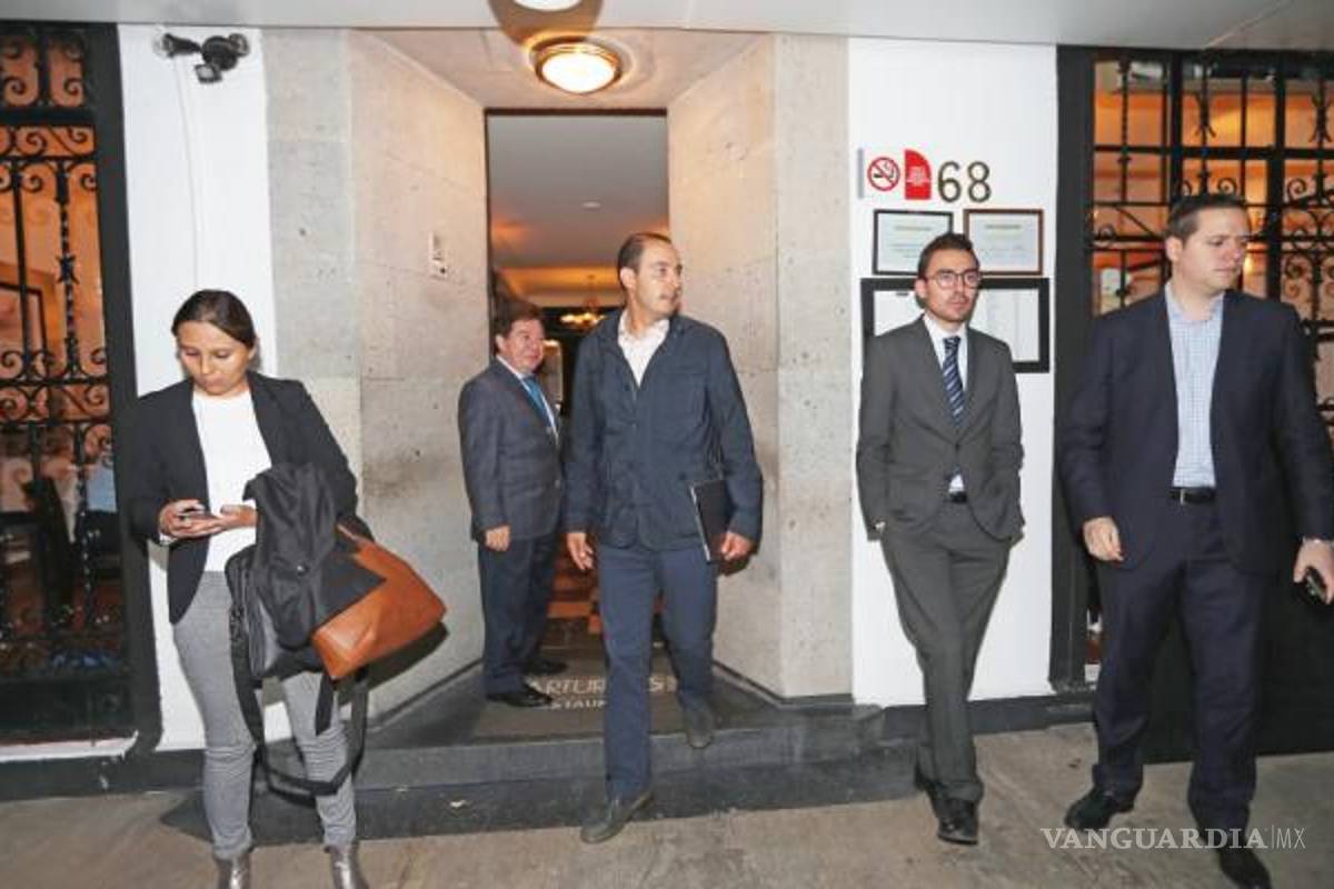 Definen agenda diputados en restaurante de lujo de La Condesa