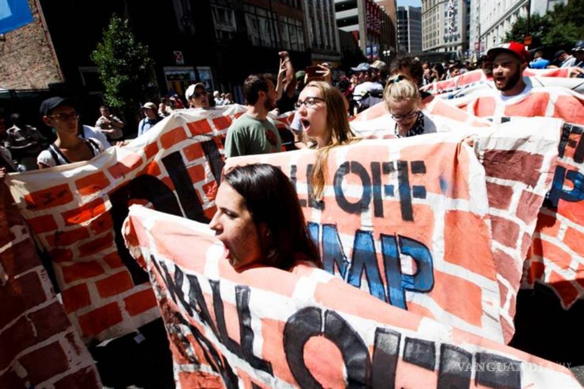Protestan en Cleveland contra postura migratoria de Trump
