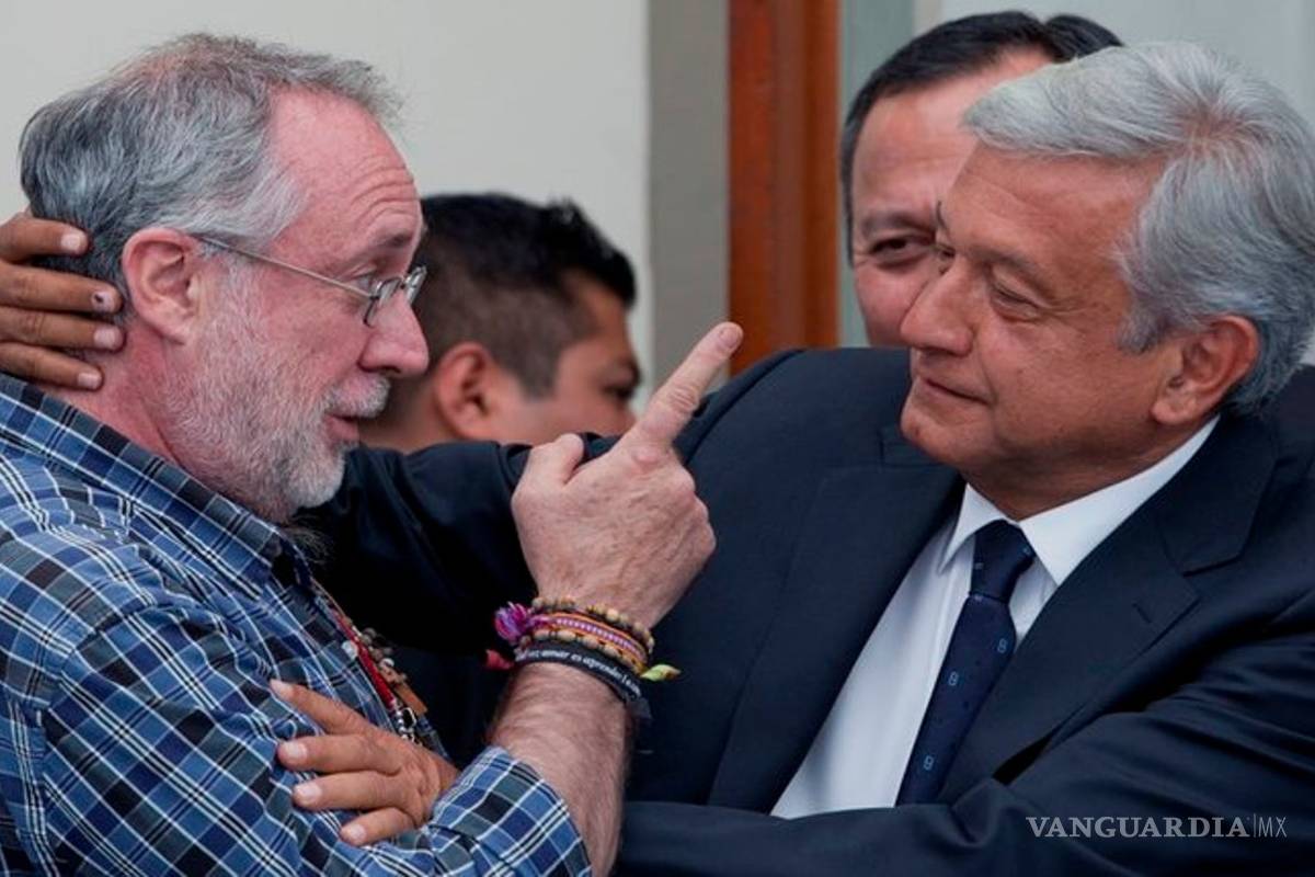 $!'Voy por el beso que me adeudas'... Javier Sicilia anuncia que marchará al Palacio Nacional