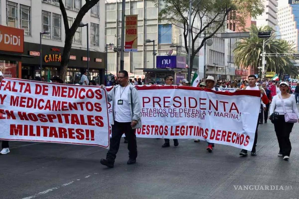 ‘Dimos la vida por la patria’: militares retirados toman Reforma y llegan al Zócalo en protesta