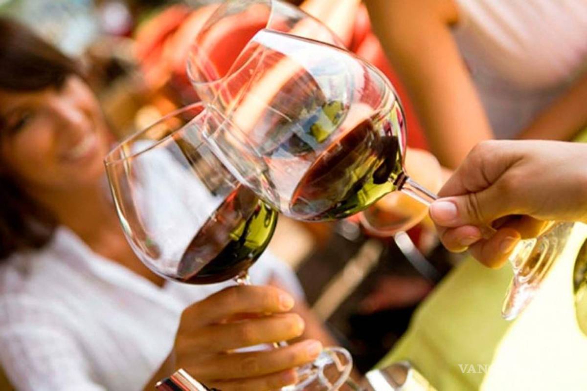 40% de bebedores inicia consumo de alcohol en familia