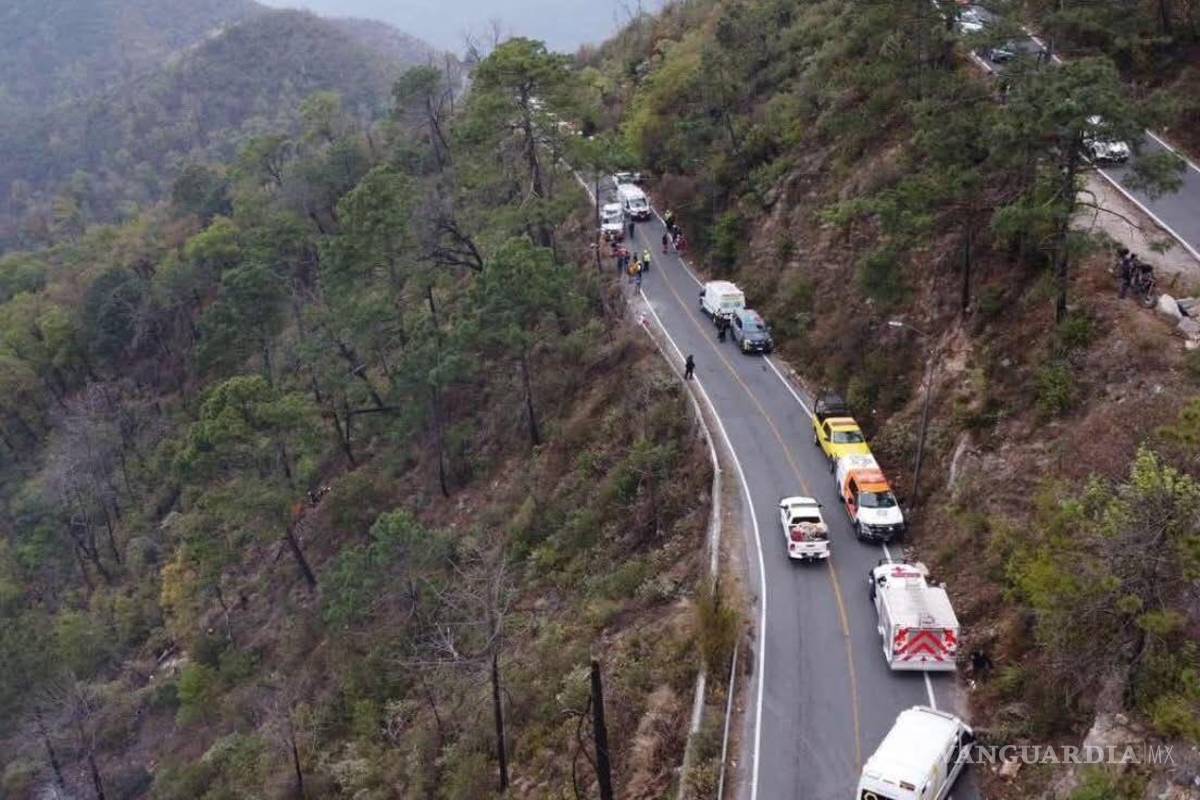 Suman 12 muertos en accidente vial e incendio forestal en Santiago, Nuevo León