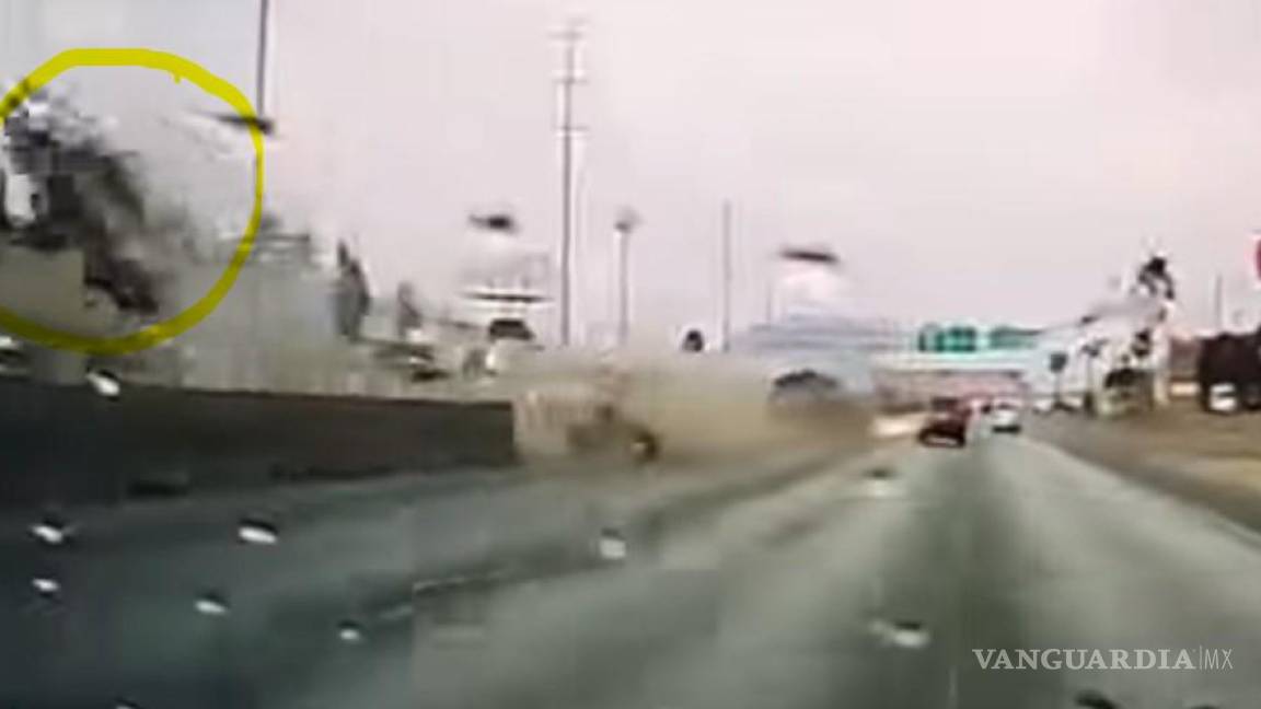 ¡Salió volando! Comparten video en redes sociales del aparatoso accidente en el bulevar Fundadores de Saltillo